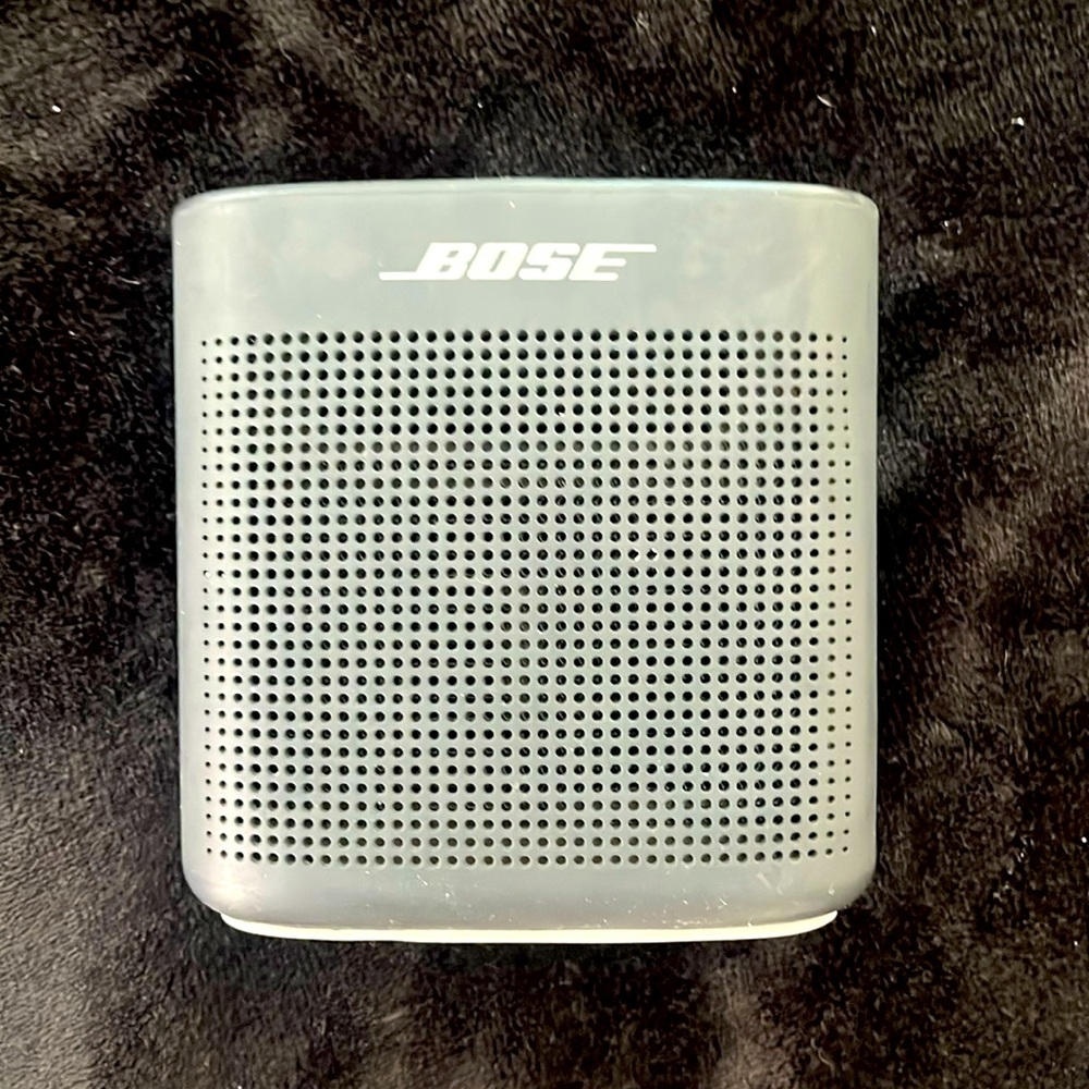 Bose sound link color ll. Mint condition with barely visible scuffs.